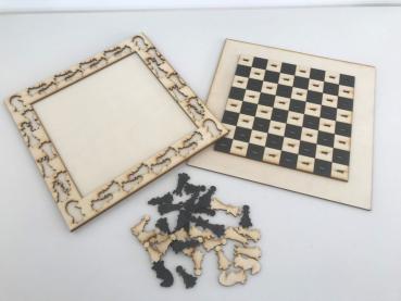 Schach - Flat Earth Chess geöffnet mit Figuren